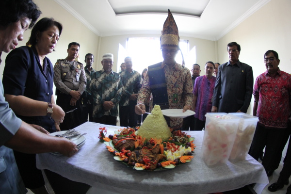 potong tumpeng1